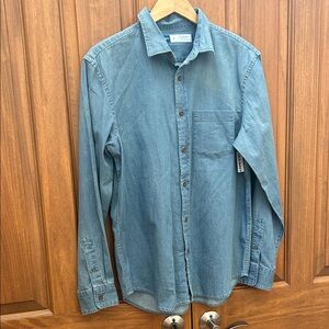 Old Navy Light Blue Casual Button Down everyday Shirt size medium new